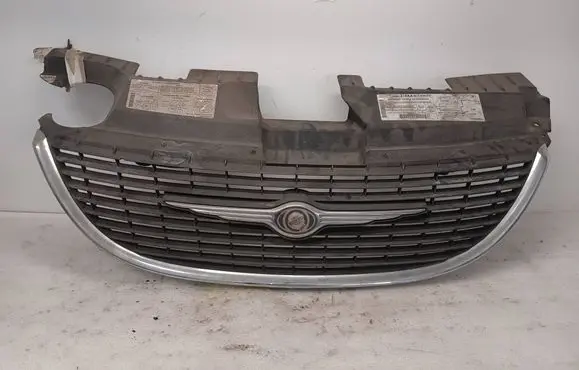 Chrysler Town u0026 Country IV Front bumper upper radiator grill 4857300AA