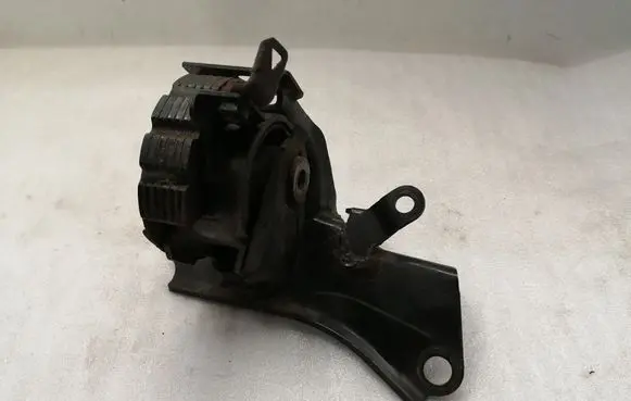 Toyota Corolla Verso AR10 Engine mount bracket 123720R010
