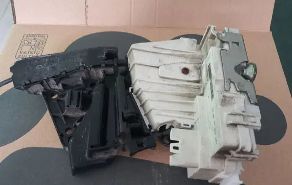 Mercedes-Benz GL X164 Front door lock 1697202835Q6