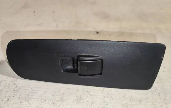 Mitsubishi Colt Electric window control switch Mr587944