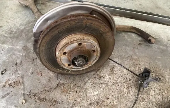 Mercedes-Benz E W211 Front wheel hub 