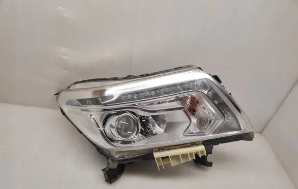 Nissan Navara D23 Headlight/headlamp STANLEY