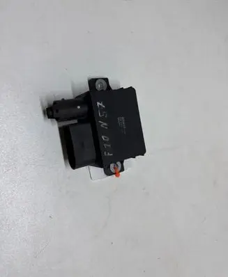 BMW 5 F10 F11 Glow plug pre-heat relay 2502194