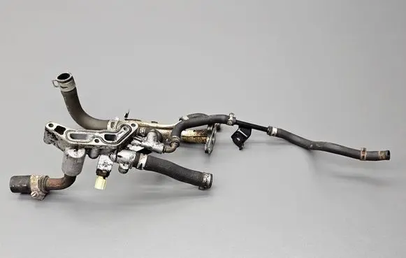 Engine coolant pipe/hose