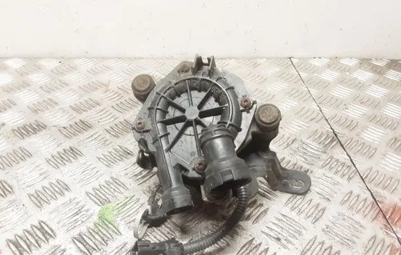 Opel Vectra C Secondary air pump 55560133