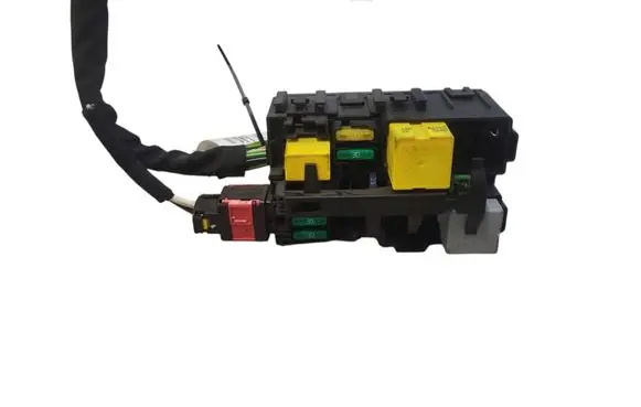 Peugeot 308 Fuse module 9806192580