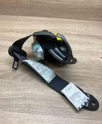 Lexus IS 220D-250-350 Rear seatbelt 1040297 C8ST42233 0435028