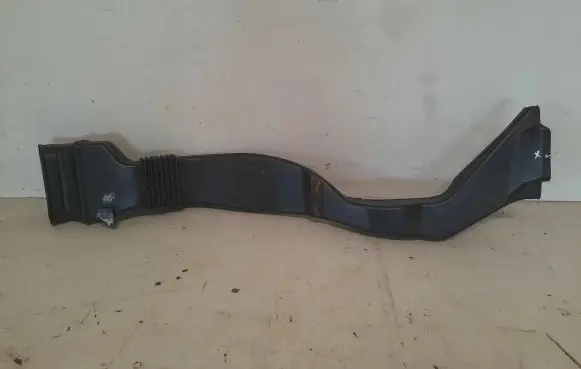 BMW 5 E39 Intake resonator 8234527