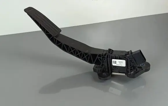 Jeep Grand Cherokee WL Accelerator throttle pedal 68360648AC