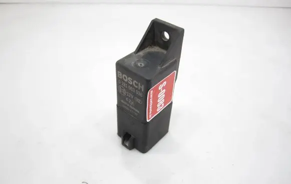 Volkswagen Polo V 6R Glow plug pre-heat relay 038907281D