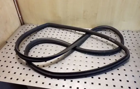 Toyota Land Cruiser (J120) Rear door rubber seal (on body) 
