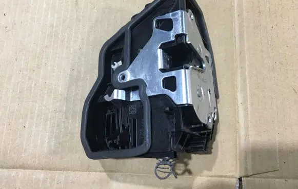 BMW X6 E71 Rear door lock 7318414