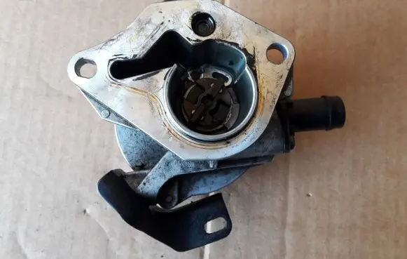 Renault Scenic II - Grand scenic II Vacuum pump 8200577807