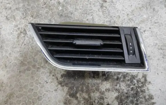 Skoda Octavia Mk3 (5E) Dashboard side air vent grill/cover trim 5E0819702A 5E0819702