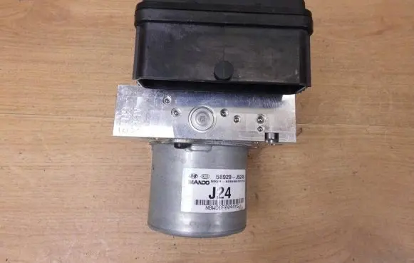 KIA Stinger ABS Pump 58920J5240 BE6008W502