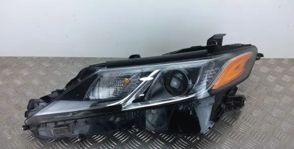 Toyota Camry VIII XV70 Headlight/headlamp