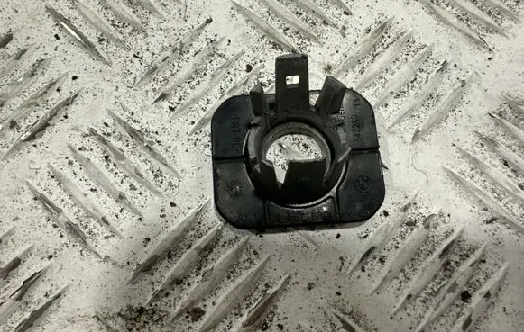 BMW 3 F30 F35 F31 Front parking sensor holder (PDC) 8067882
