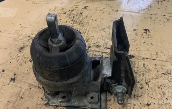 Ford Galaxy Gearbox mount 586141