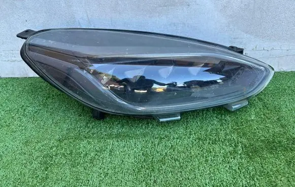 Ford Fiesta Headlight/headlamp 13E014