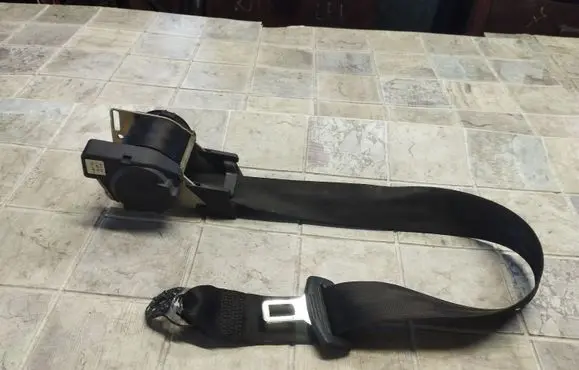 Skoda Fabia Mk1 (6Y) Rear seatbelt 6Y9857447D 33010460