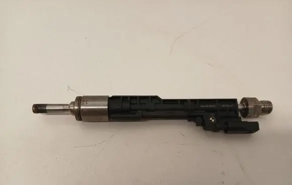 BMW 5 G30 G31 G38 Fuel injector 10213541 8638255 13648638255