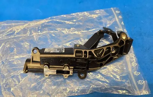 BMW Z4 E85 E86 Convertible roof lock/latch 7043874