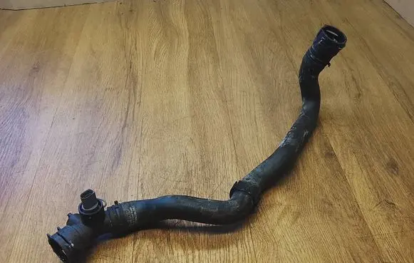 Porsche Macan (95B) Engine coolant pipe/hose 95B121109F
