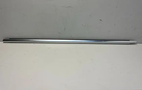 BMW X6 G06 Front door glass trim molding 7446185 5A8A267