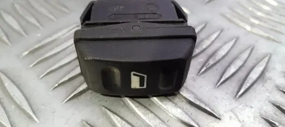 Citroen Xsara Picasso Electric window control switch 22681