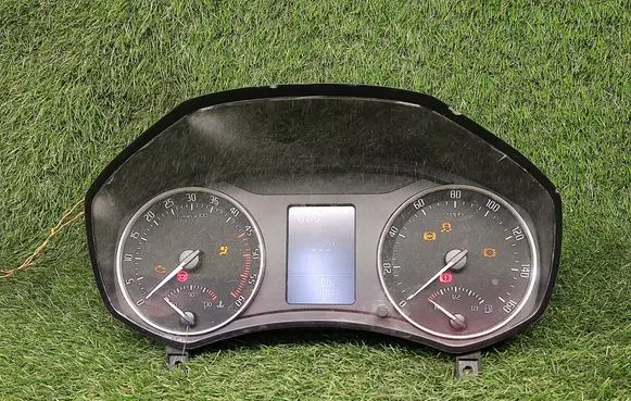 Speedometer (instrument cluster)