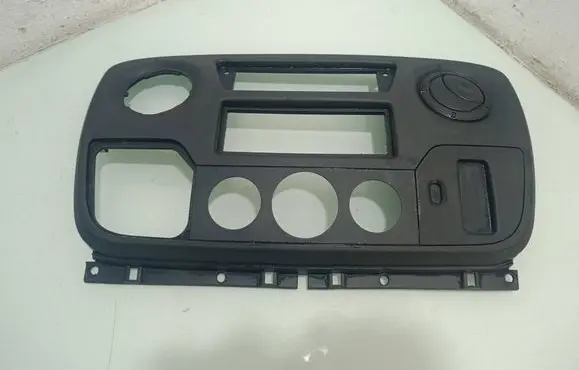 Renault Master III Dashboard center trim panel 682600025R
