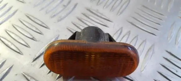 Renault Laguna I Front fender indicator light 13910020 6R0142789