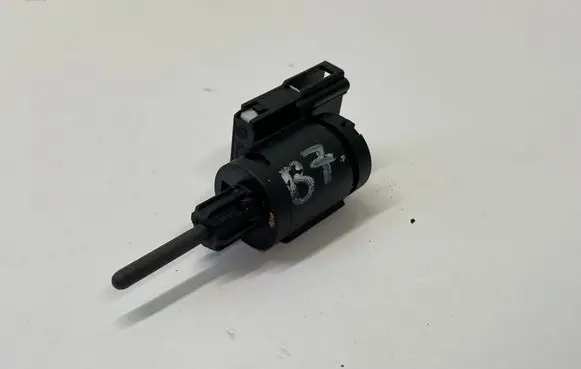 Audi A4 S4 B7 8E 8H Brake pedal sensor switch 3B0945511C