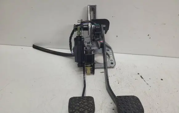 BMW X3 E83 Pedal assembly 35113414589