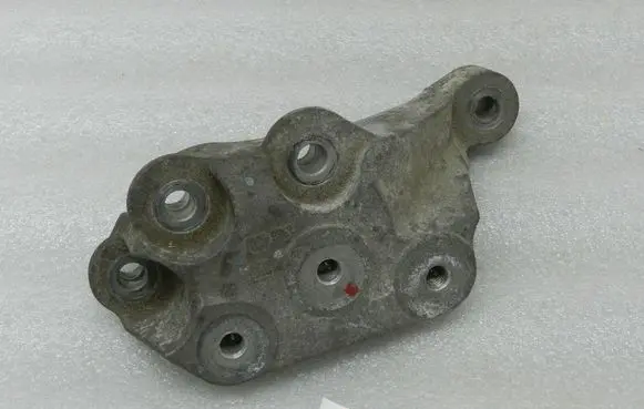 Opel Astra K Gearbox mounting bracket 13364007