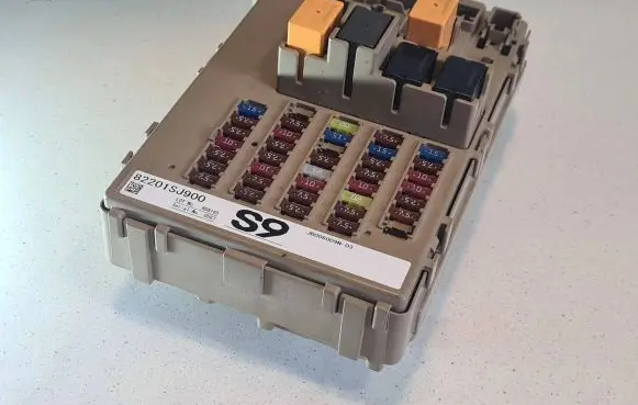 Subaru Forester SK Fuse module 82201SJ900 808165