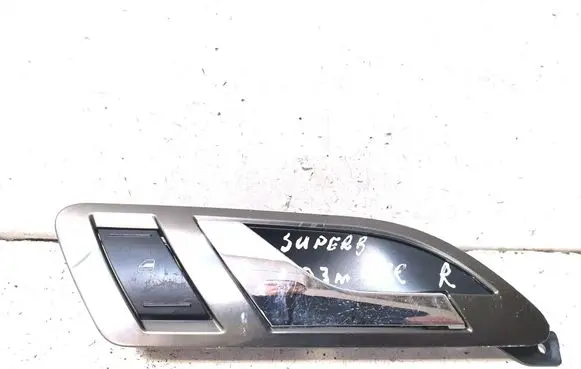Skoda Superb B5 (3U) Front door interior handle 