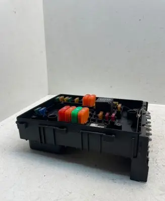 Volkswagen Touran I Fuse module 017181301 0537685041