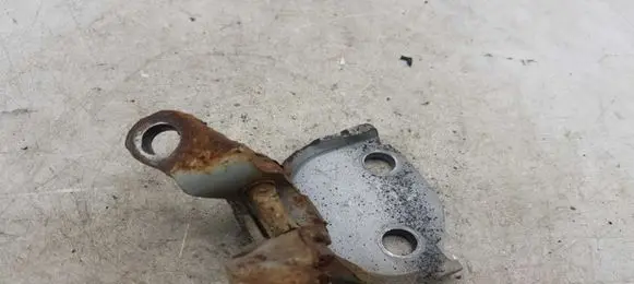 Honda HR-V Front door lower hinge NOCODE