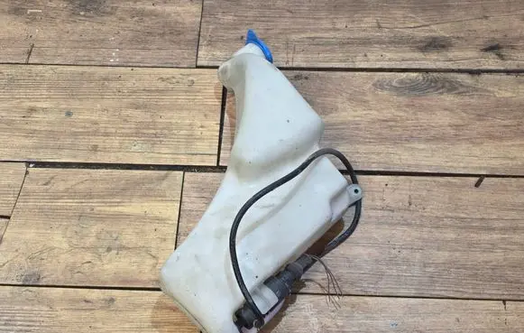 Audi A8 S8 D2 4D Windshield washer fluid reservoir/tank 4D0955451A
