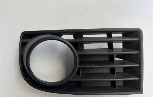 Volkswagen Golf V Front bumper lower grill 1K0853665B