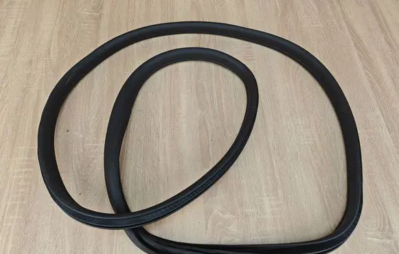 BMW 4 G22 G23 G24 G26 Front door rubber seal 7482945