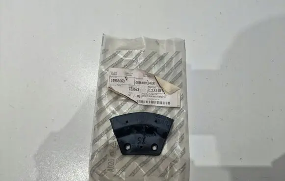 Jeep Renegade Shock absorber/damper mounting bracket 51953663
