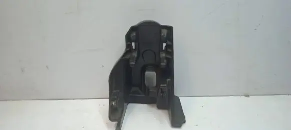 Mercedes-Benz C W204 Accelerator throttle pedal bracket A2046890408