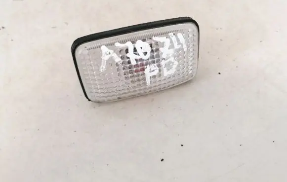 Nissan X-Trail T30 Front fender indicator light 6r019525