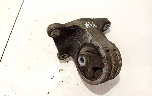 Mitsubishi Grandis Engine mount bracket