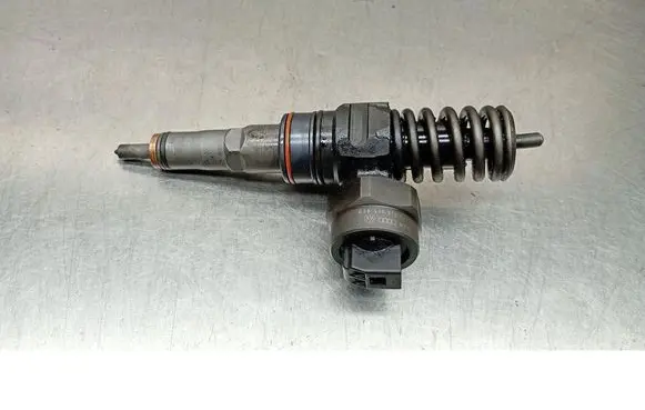 Audi A2 Fuel injector 038130073F