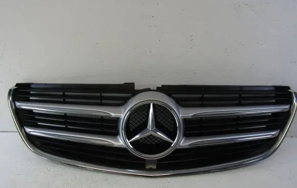 Mercedes-Benz V Class W447 Front bumper upper radiator grill A4478800283