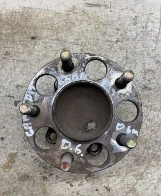 Mitsubishi Grandis Rear wheel hub