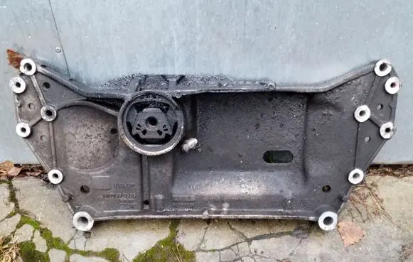 Volkswagen Touran II Front subframe 1K0199369G